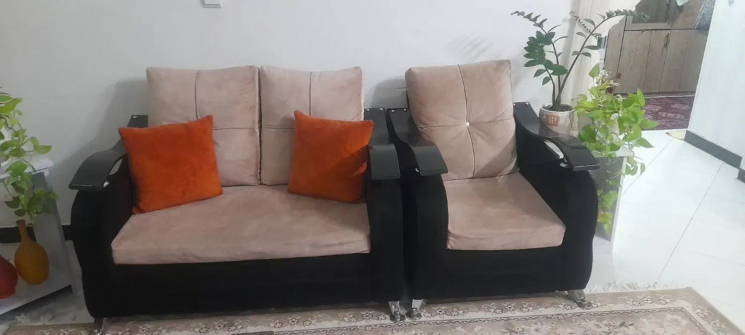 مبل نیمه راحتی ۷ نفره به همراه میز و عسلی|مبلمان خانگی و میز عسلی|بیرجند, |دیوار