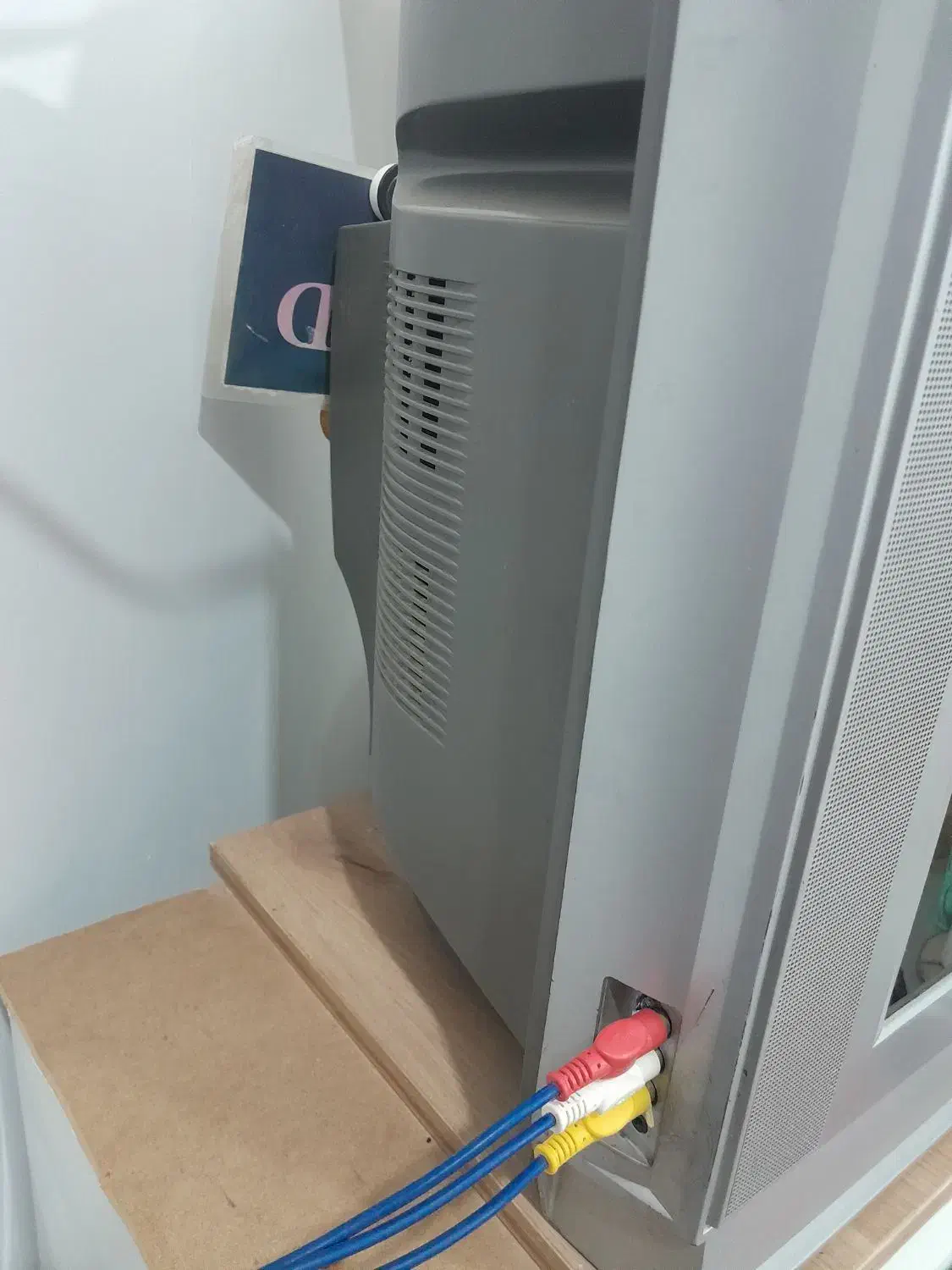 تلوزیون ۲۱اینچ اصل کره|تلویزیون و پروژکتور|سنندج, |دیوار