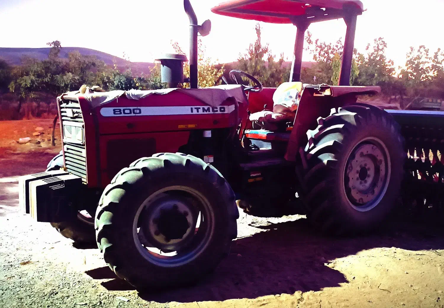 تراکتور۸۰۰|خودرو سنگین|سنقر, |دیوار