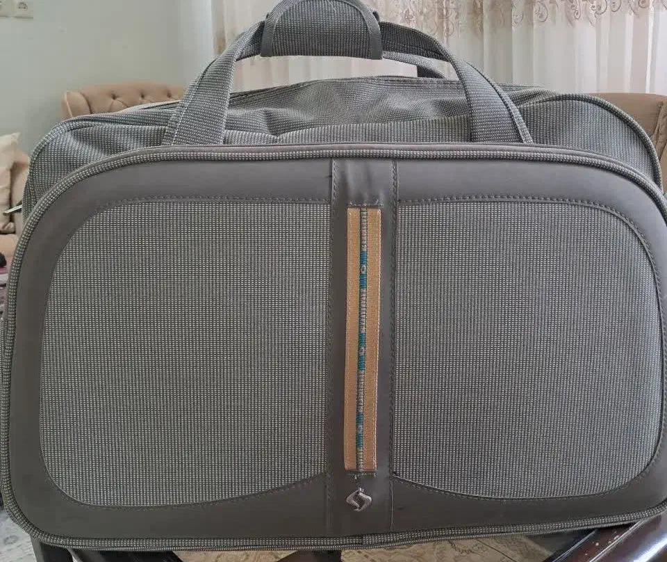 ساک خارجی بزرگ|کیف، کفش، کمربند|قم, باغ اشرافی|دیوار