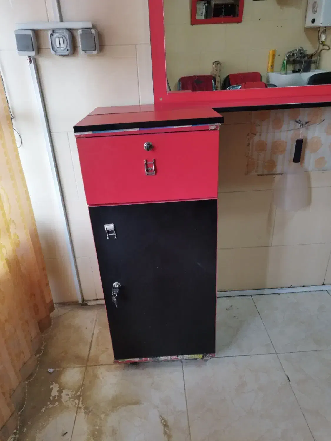 دکور آرایشگاه|آرایشگاه و سالن‌های زیبایی|فسا, |دیوار