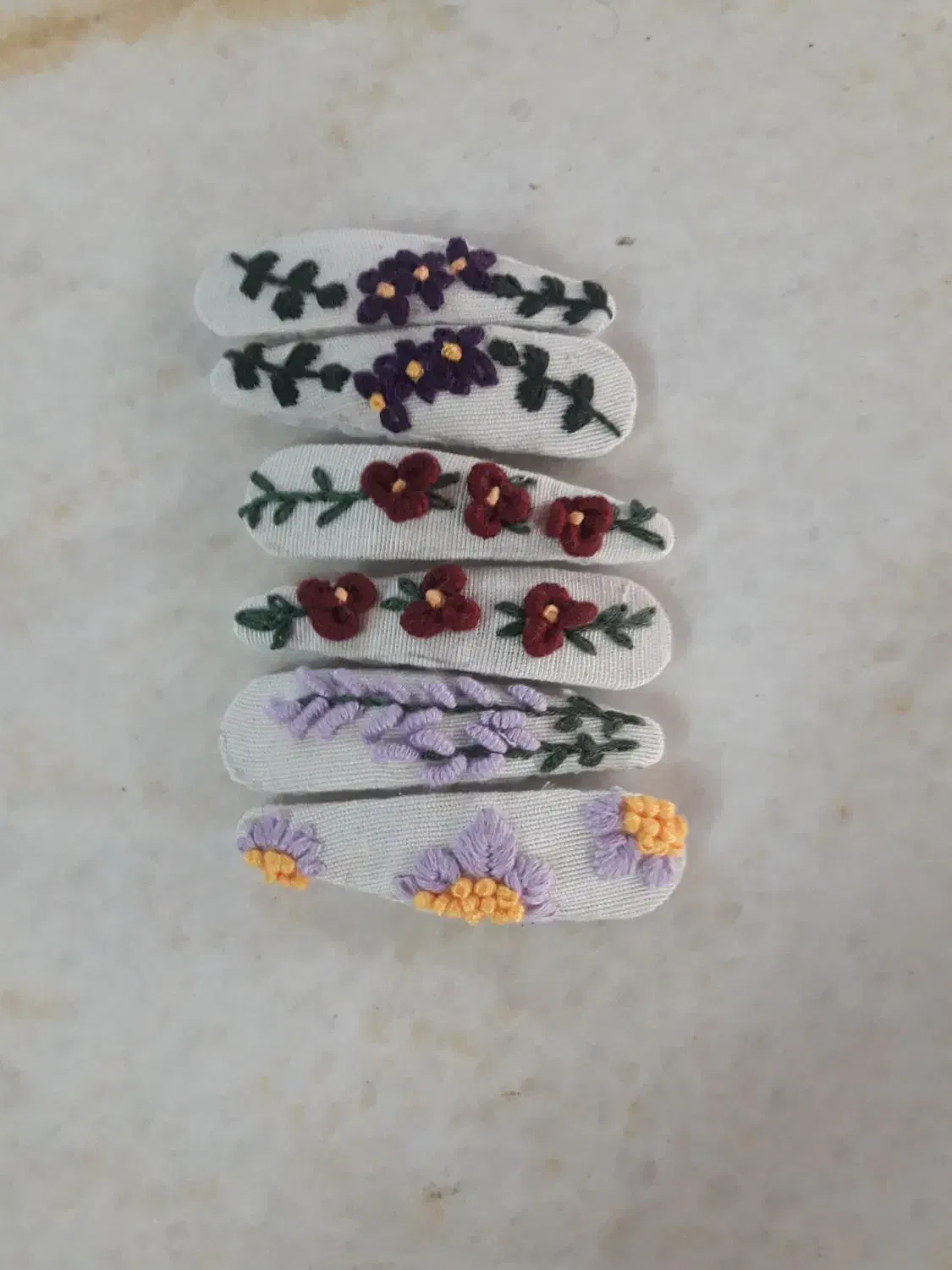 گلدوزی با دست|کیف، کفش، کمربند|نجف‌آباد, باغ نو|دیوار