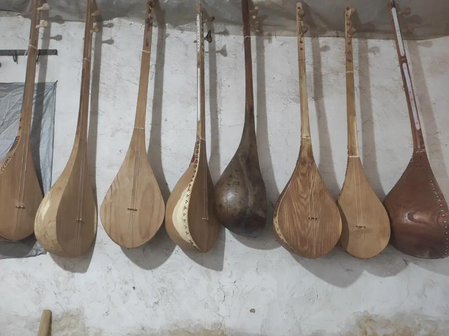 دمبوره محلی دنبوره هزارگی و قطغنی|سازهای سنتی|پاکدشت, خاتون آباد|دیوار