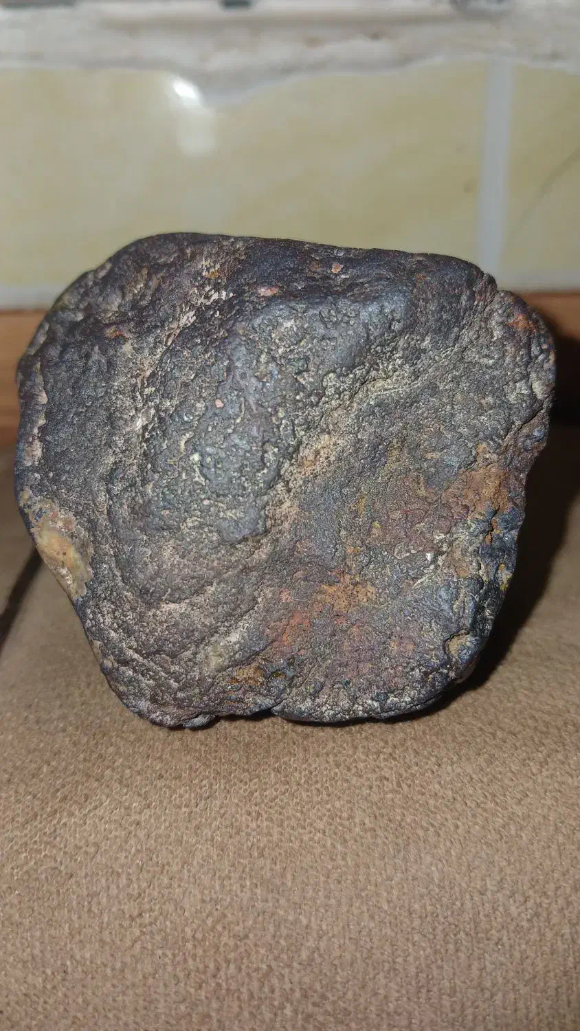 شهاب سنگ غریب از سنگهای زمینی|جواهرات|گرمه, |دیوار