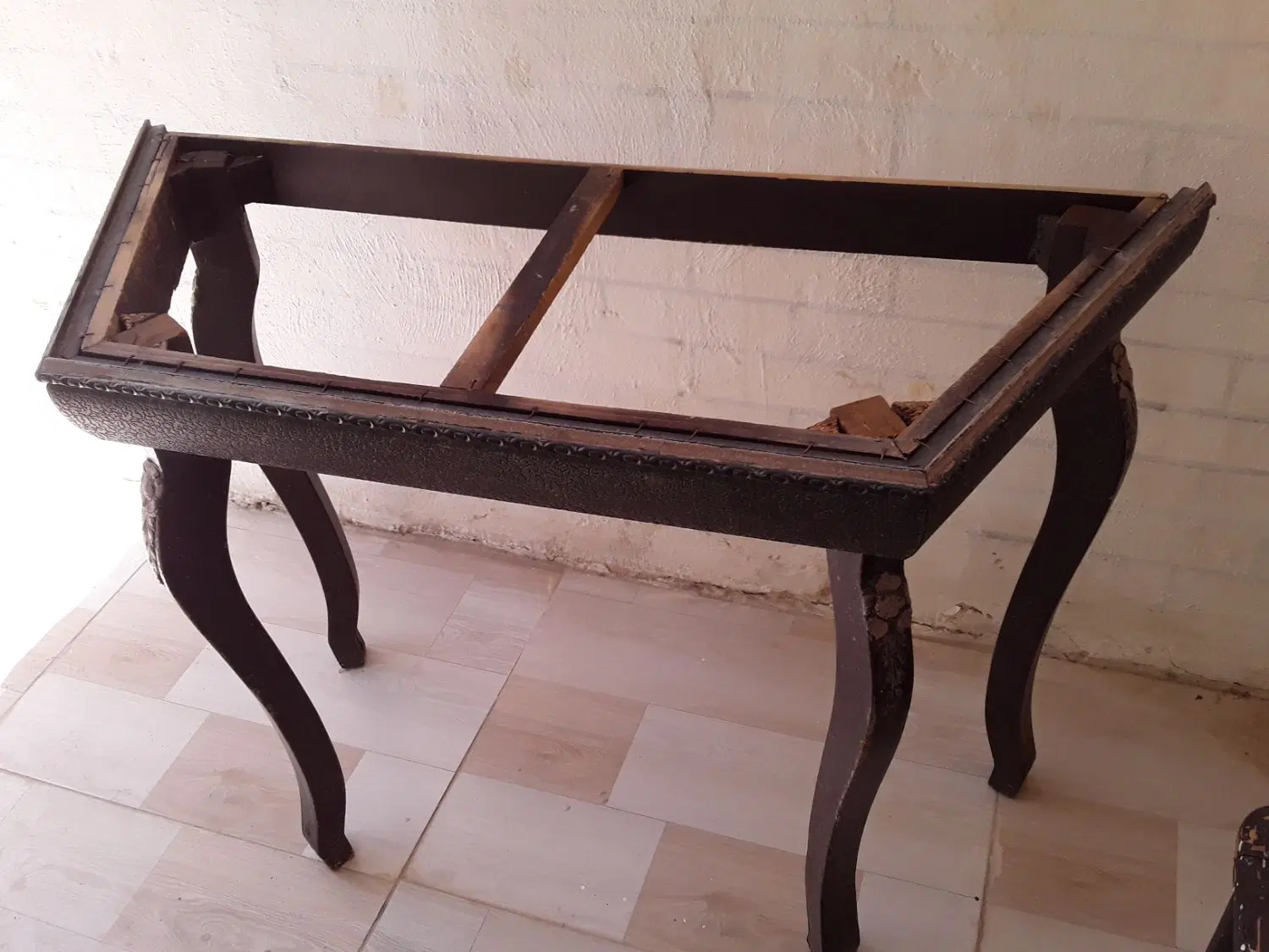 میز.|آینه|شیروان (خراسان), |دیوار