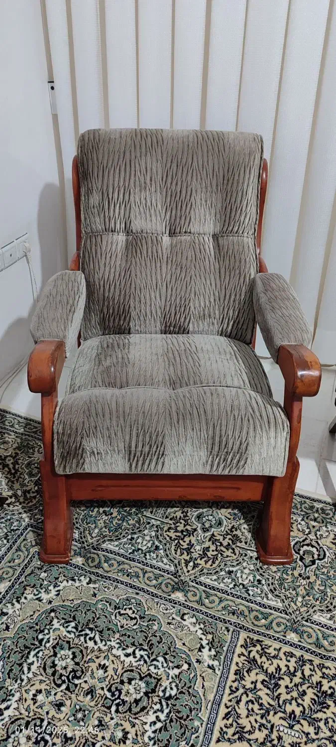 مبل ده نفره|مبلمان خانگی و میز عسلی|گلبهار, شهر جدید گلبهار|دیوار