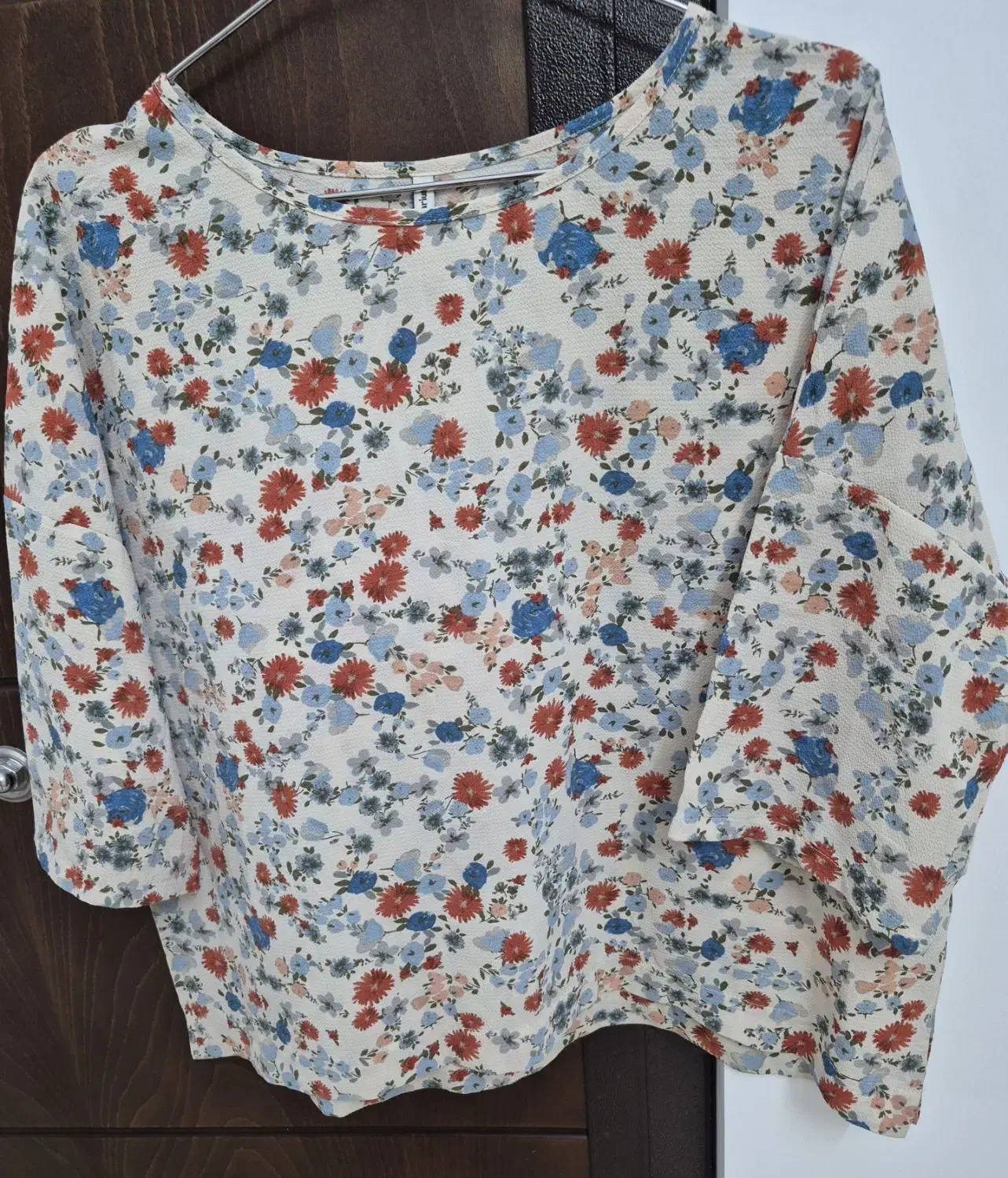 شومیزمجلسی|لباس|کاشان, دانش|دیوار