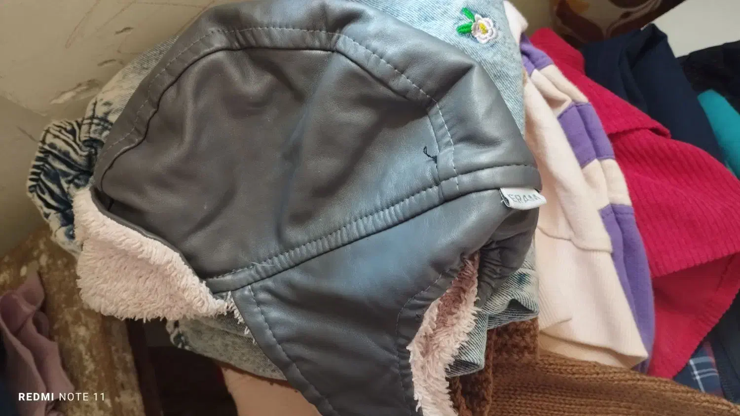 تعدادی البسته کودک ،دخترانه دوساله ،پسرانه ۶/۷ساله|کفش و لباس بچه|رشت, معلم|دیوار