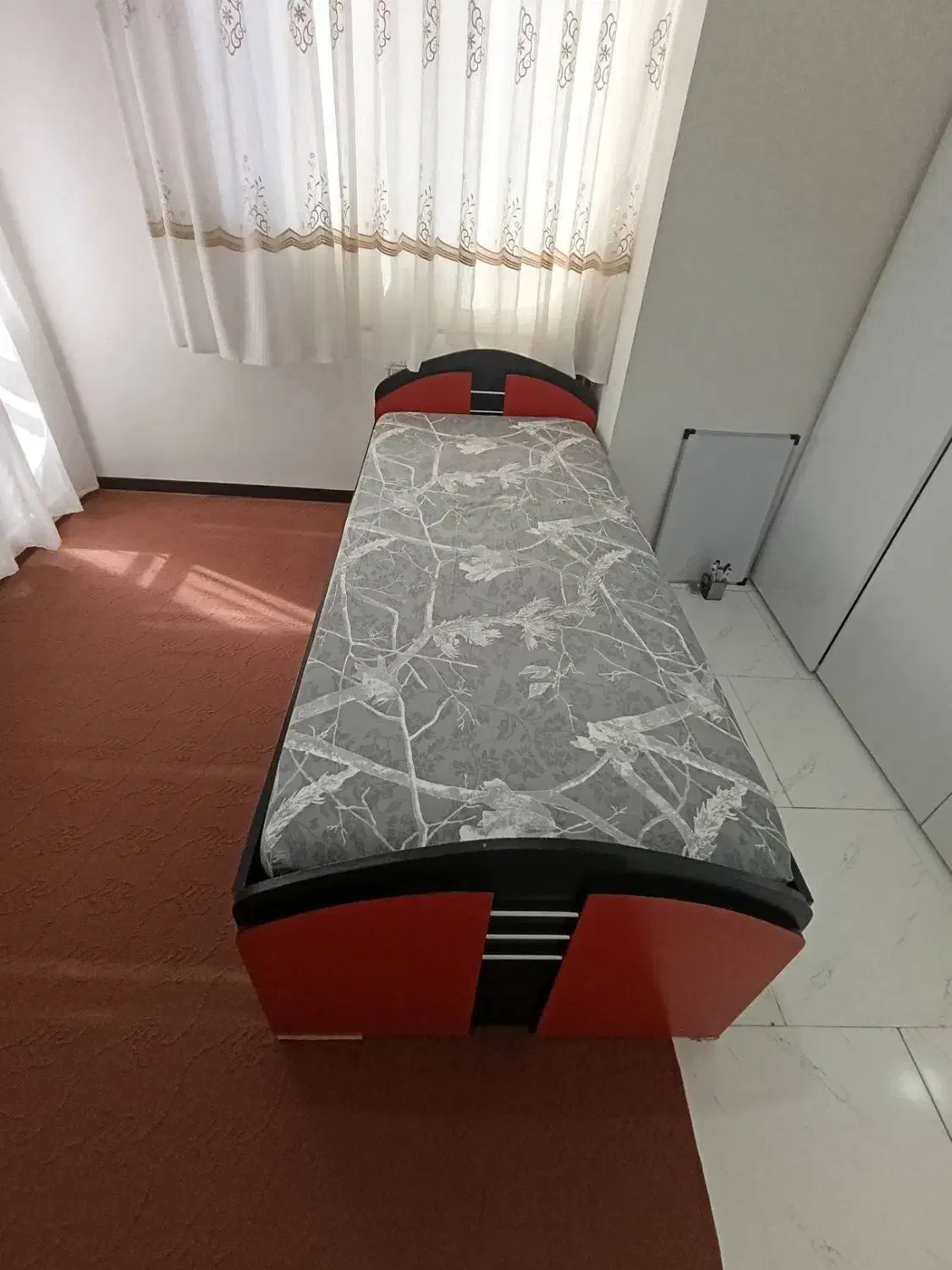 تخت نوجوان|تخت و سرویس خواب|ری, علایین|دیوار