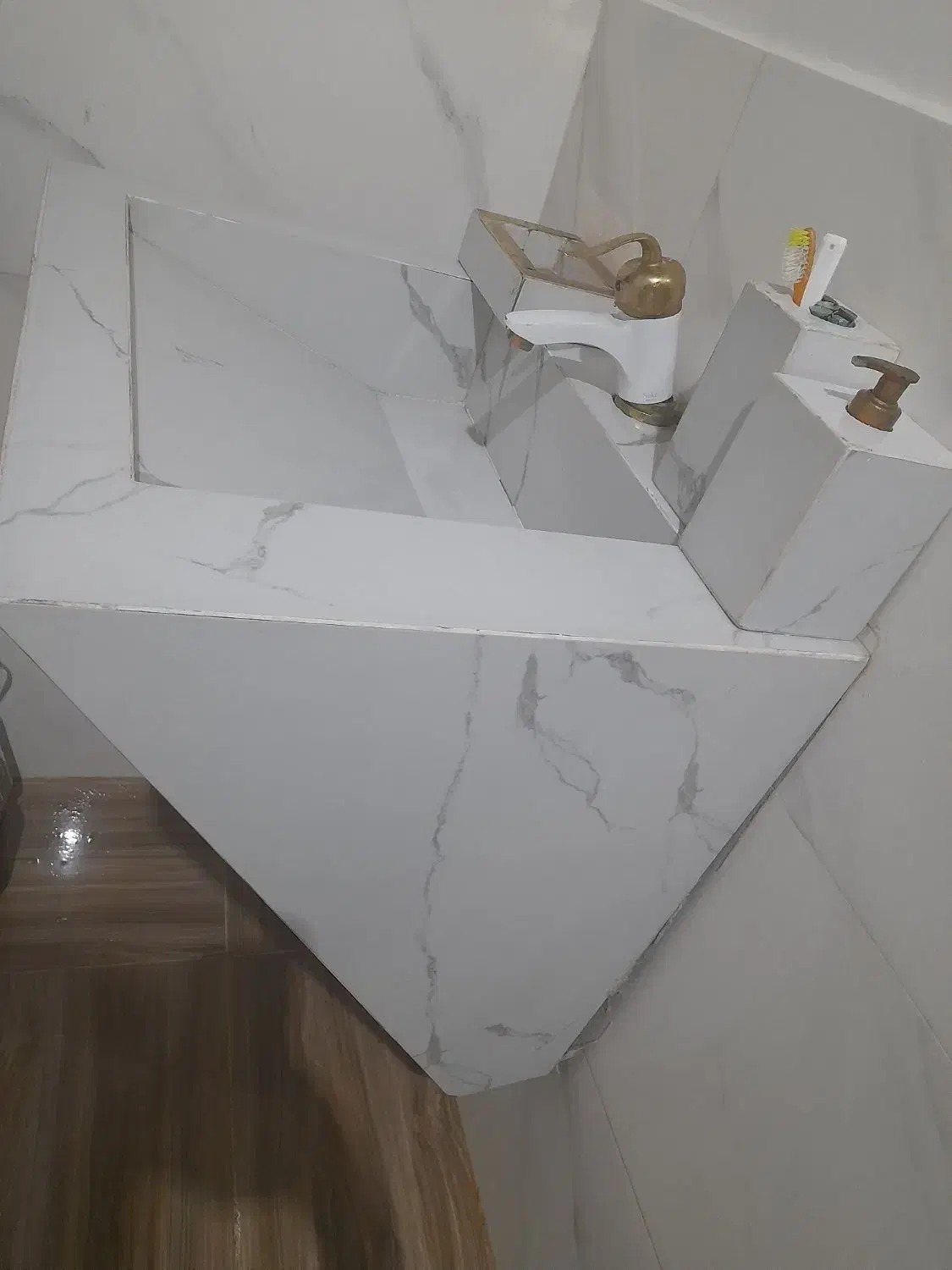 روشویی سرویس۲دومن|لوازم سرویس بهداشتی|بزینه رود, |دیوار