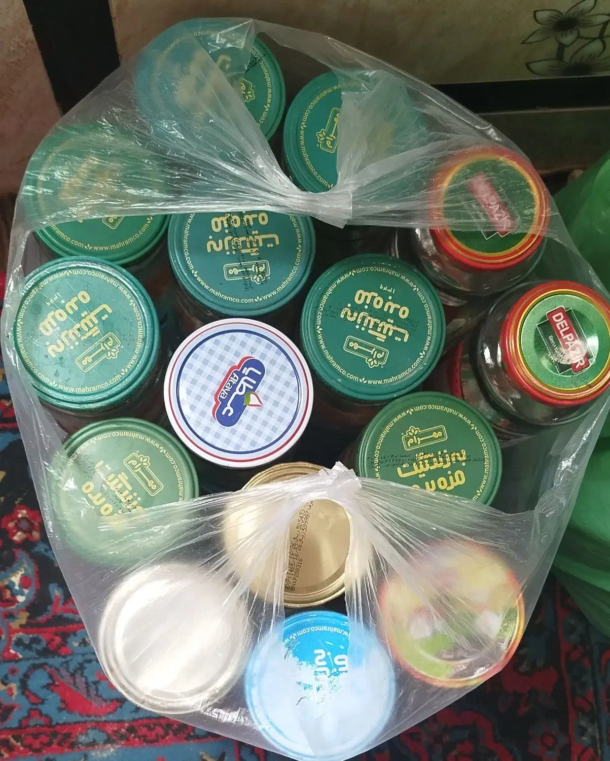 شیشه ترشی|ظروف نگهدارنده، پلاستیکی، یک‌بارمصرف|نیمروز, |دیوار