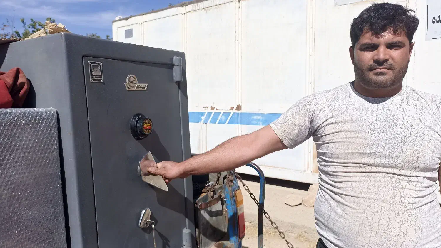 گاوصندق کاوه اصل|ابزارآلات|رزن, |دیوار