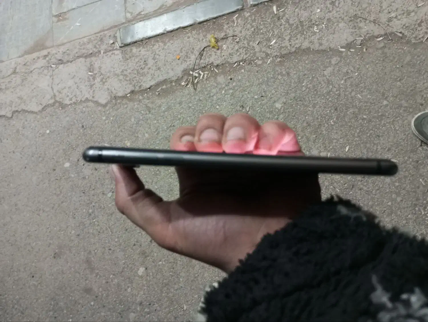 ایفون ۸ پلاس در حد|موبایل|رباط‌کریم, رباط‌کریم|دیوار