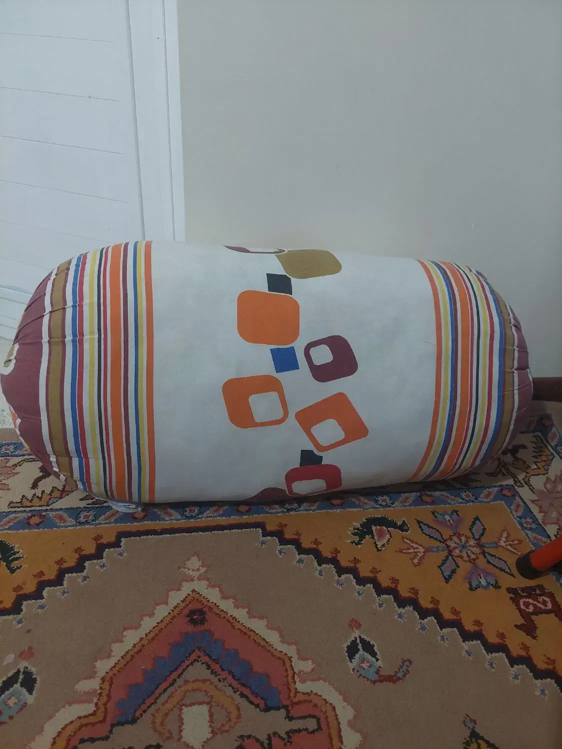 بالش گرد سنتی|پشتی|شاهین‌شهر, خانه کارگر|دیوار