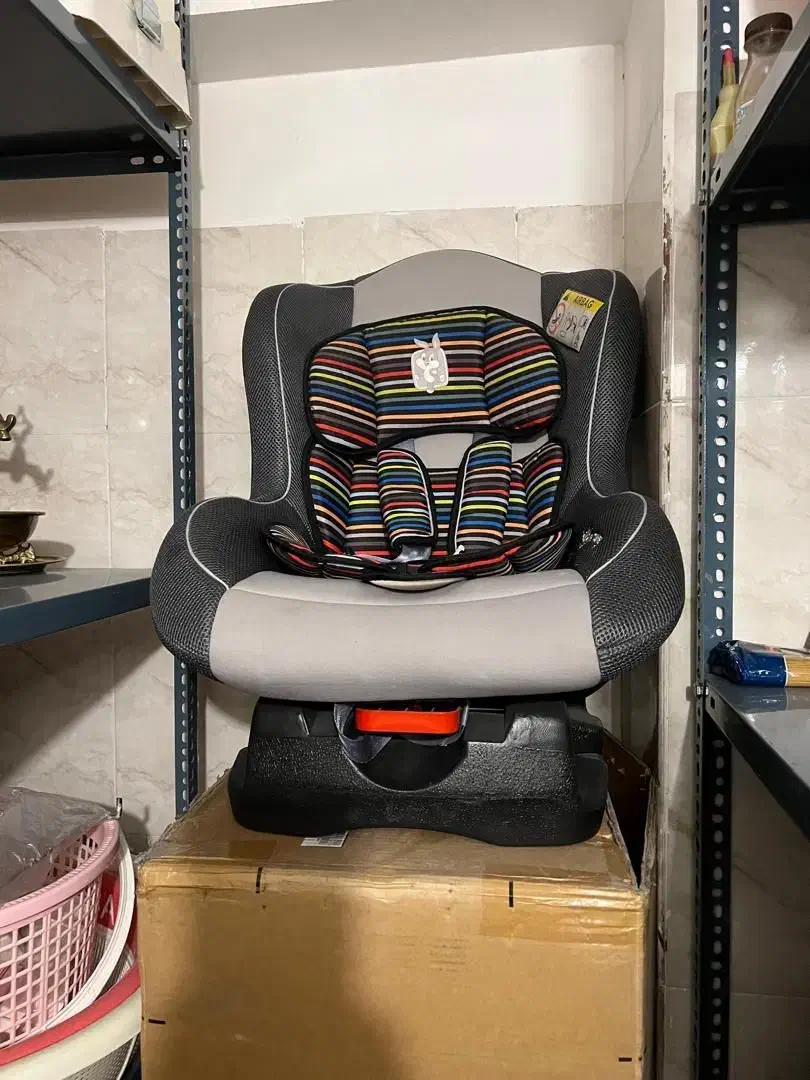 صندلی ماشین کودک خارجی در حد نو|تخت و صندلی بچه|تهران, بازار|دیوار