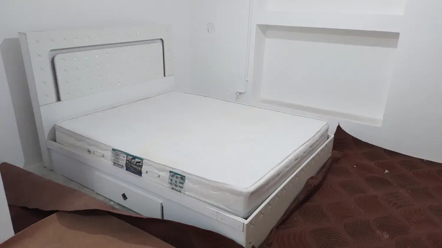 فروش تخت دو نفره و پاتختی و کنسول آرایش و بوفه|تخت و سرویس خواب|بیرجند, |دیوار