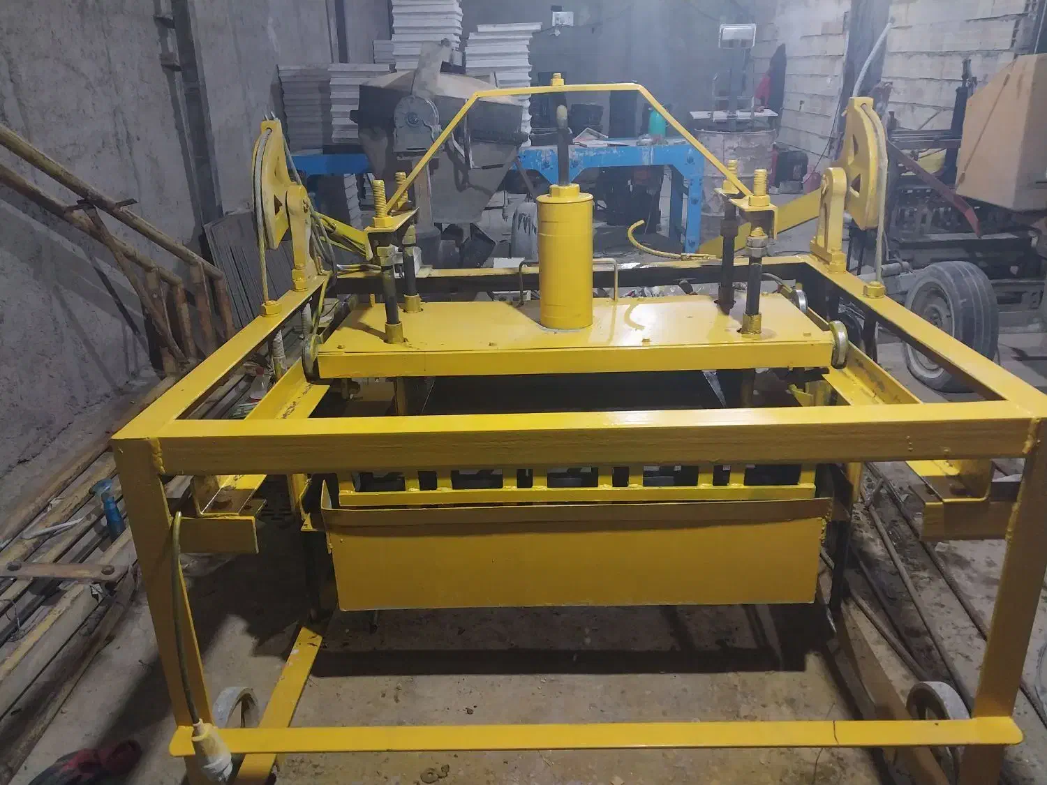 دستکاه بلوک زنی ۵ تایی|مصالح و تجهیزات ساختمان|صوفیان, |دیوار