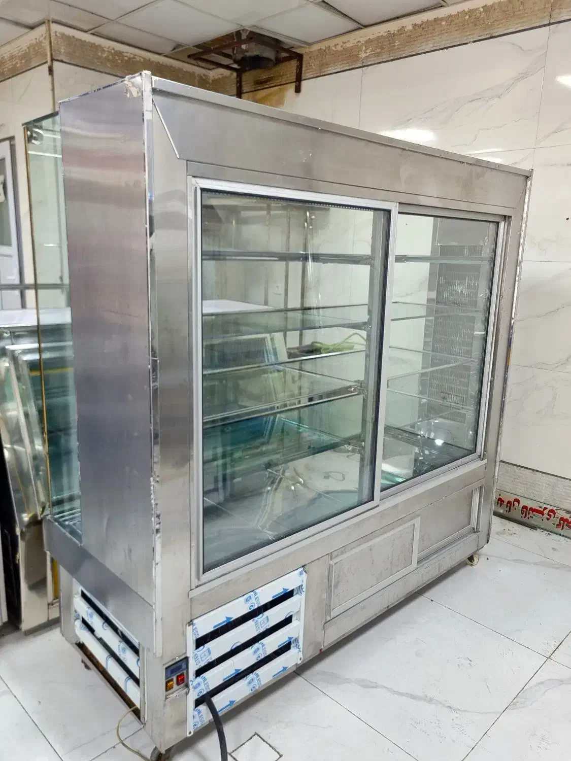 یخچال مکعبی ویترینی ارتفاع بلند مشابه آکبند|فروشگاه و مغازه|نسیمشهر, |دیوار