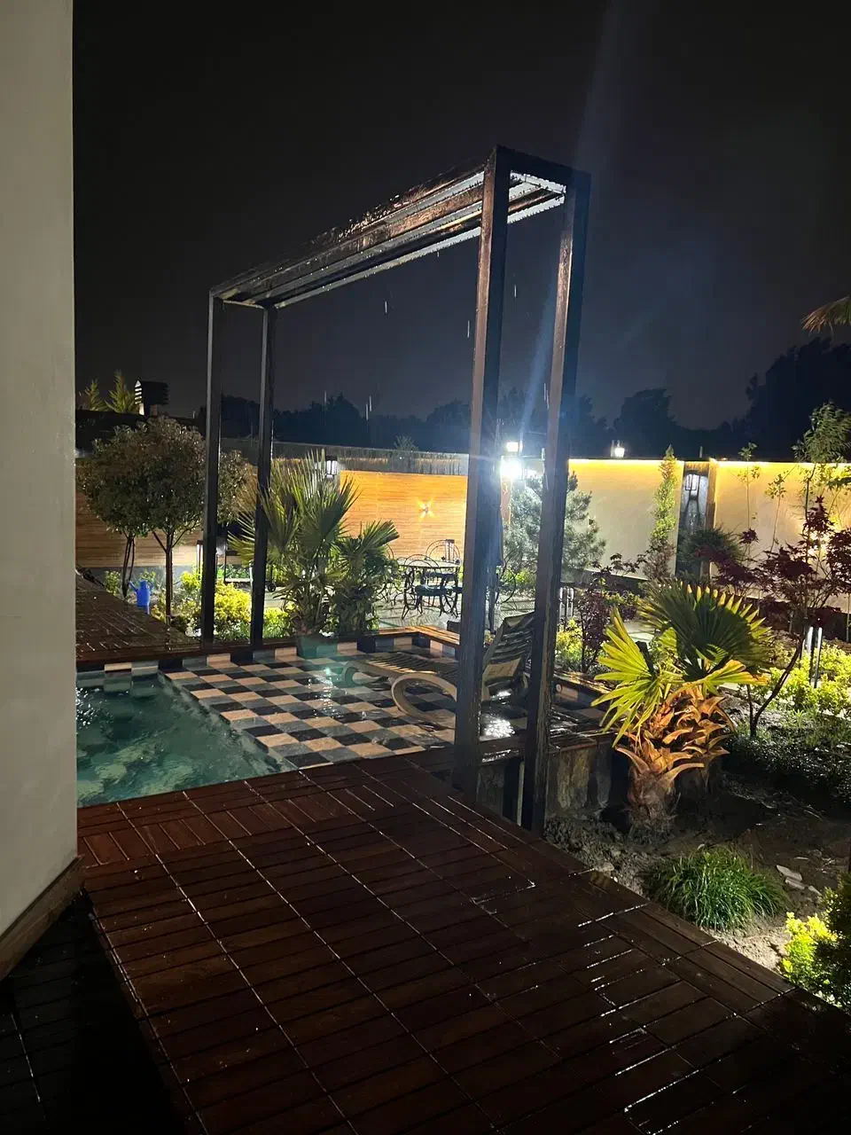 ویلا هورا دورهمی تولد مهمانی|اجارهٔ کوتاهمدت ویلا و باغ|کرج, عظیمیه|دیوار