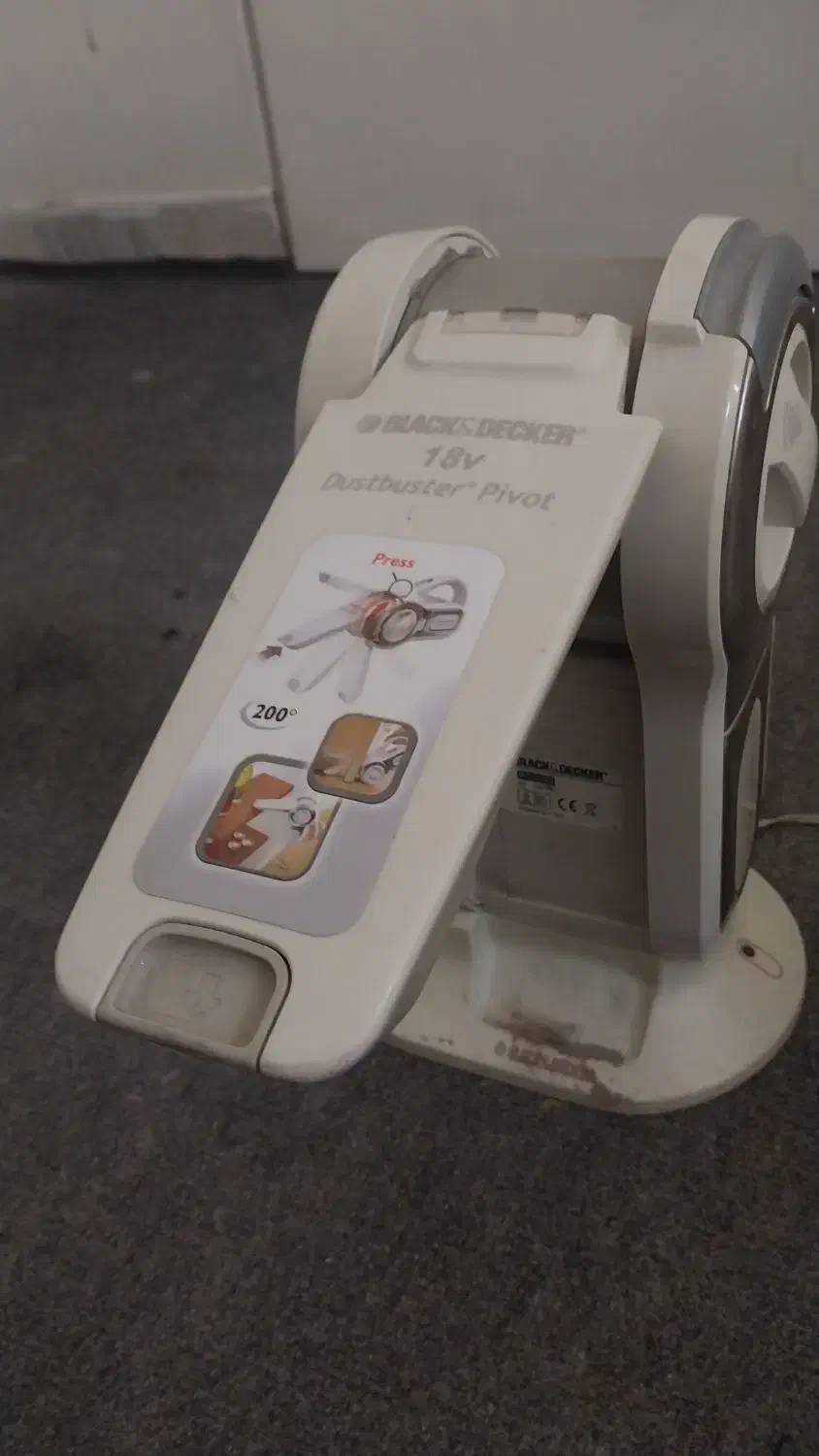 دوعددجاروشارژی بلک اندکر انگلیسی|جاروبرقی، جارو شارژی، بخارشو|کاشان, گبرها|دیوار