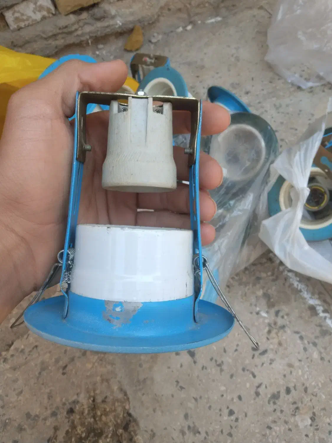 هلدر سالم|لامپ و چراغ|اهواز, کوی طلاب|دیوار