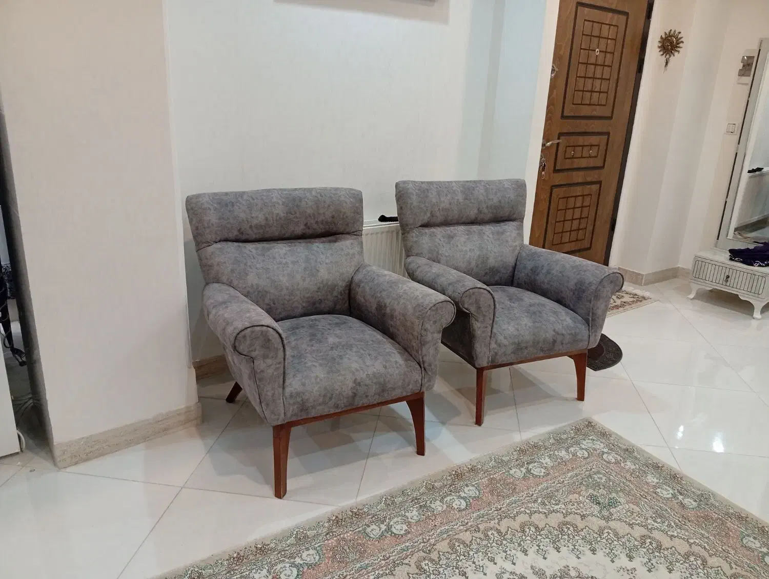 مبل راحتی ۷ نفره|مبلمان خانگی و میز عسلی|رشت, باهنر|دیوار