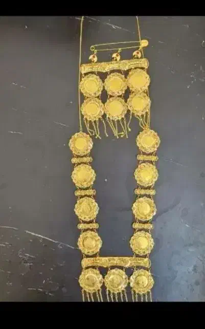 گوشوار و گلوبند و سوزن کتیبه ای|جواهرات|یاسوج, |دیوار