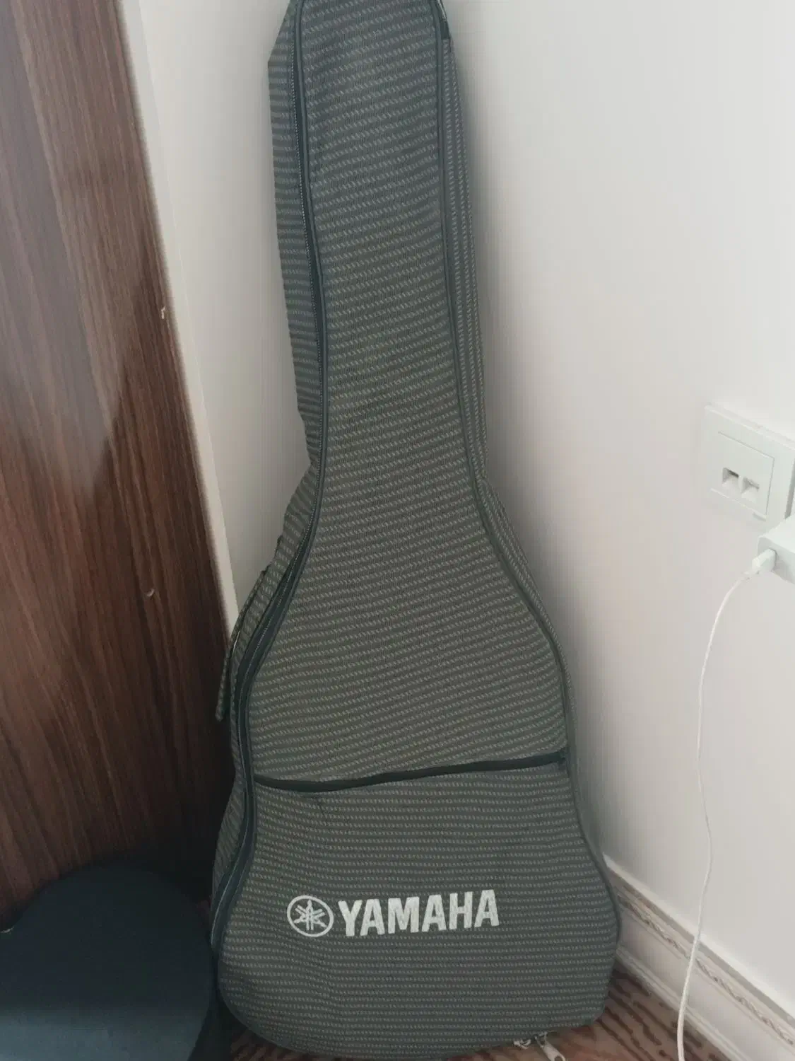 گیتار کلاسیک دست نخورده|گیتار، بیس، امپلیفایر|مراوه, |دیوار