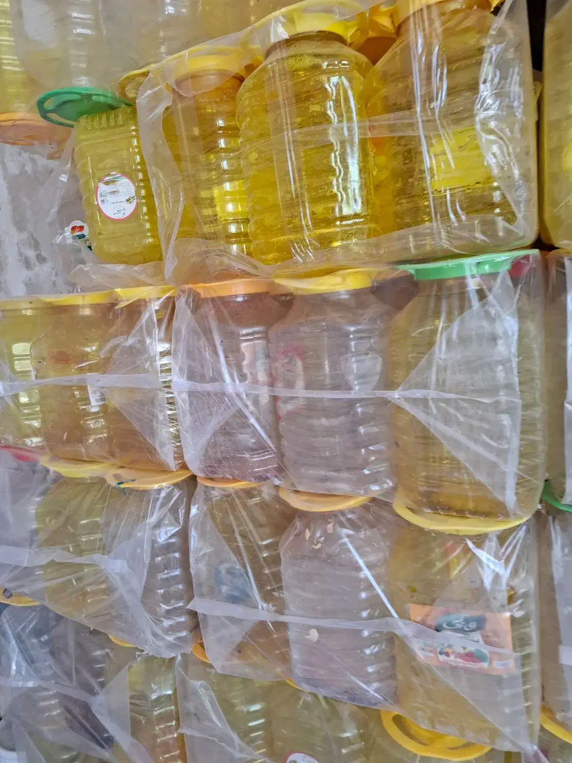 تعداد هزار عدد دبه ۱۰ کیلویی وسیصد عدد دبه ۲۲ کیلو|ظروف نگهدارنده، پلاستیکی، یکبارمصرف|شهرکرد, |دیوار