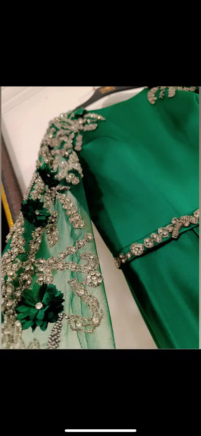 لباس مجلسی|لباس|بم, |دیوار