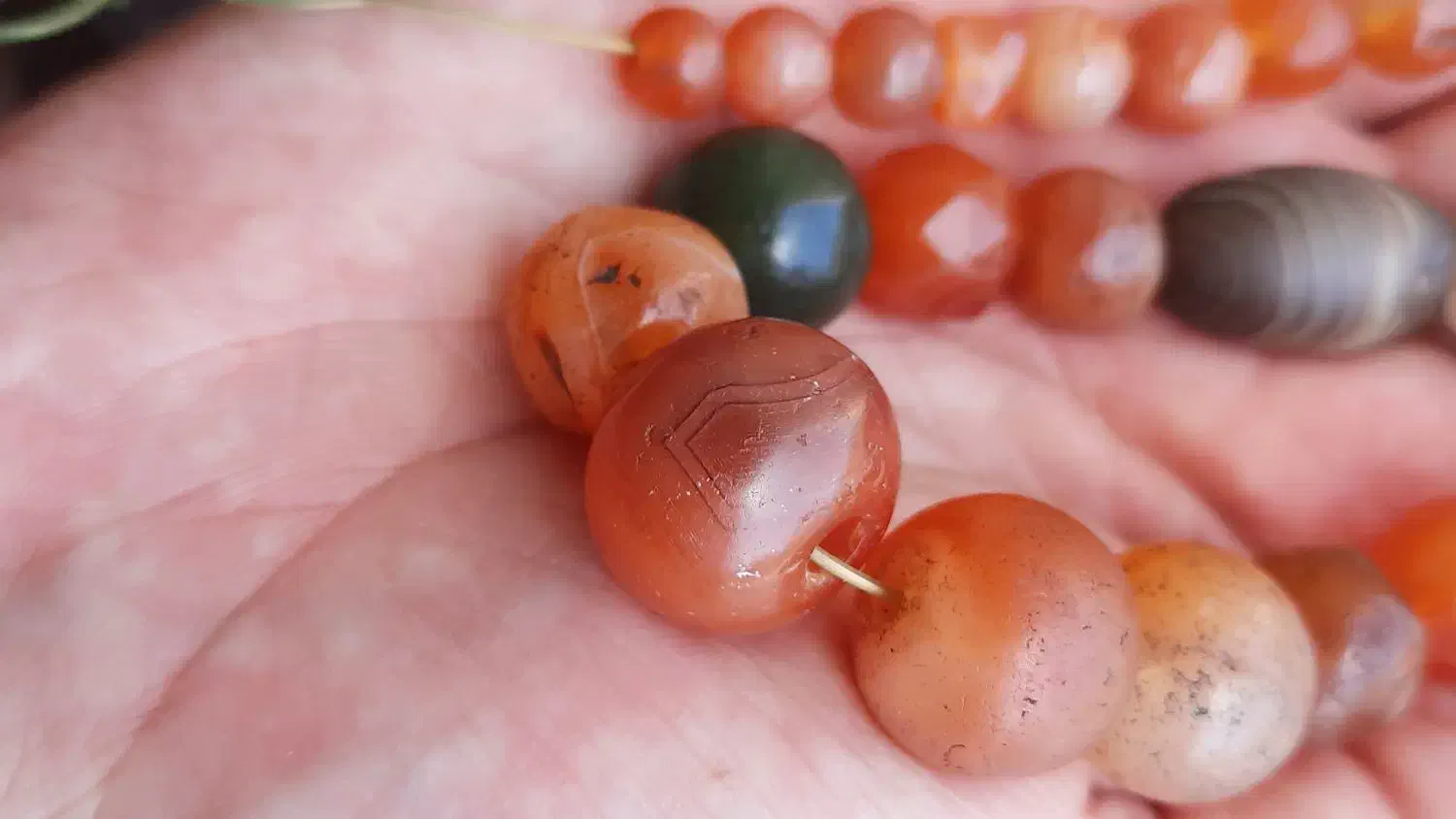 گردنبند قدیمی مهره خاص|جواهرات|تهران, امام زاده عبدالله|دیوار