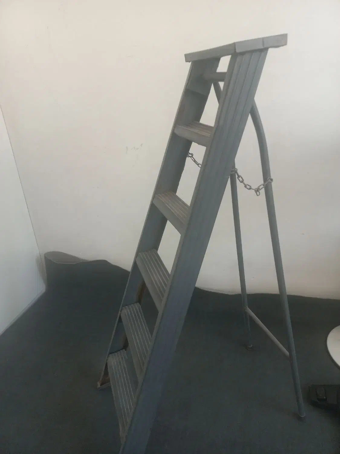 چهار پایه|صندلی و نیمکت|نیشابور, دارایی|دیوار