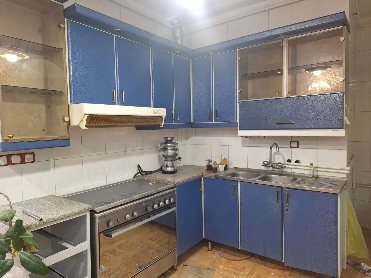 کابینت آشپزخانه فلزی|مصالح و تجهیزات ساختمان|صحنه, |دیوار