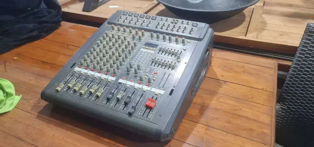 میکسر و باند|گیتار، بیس، امپلیفایر|بندر انزلی, اطبا|دیوار