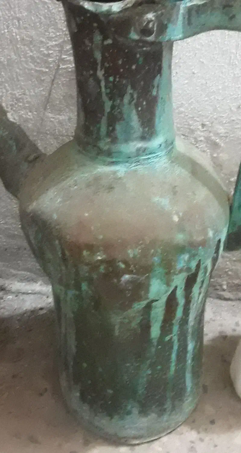 آفتابه مسی قدمتدار|کلکسیون اشیاء عتیقه|رشت, دباغیان|دیوار