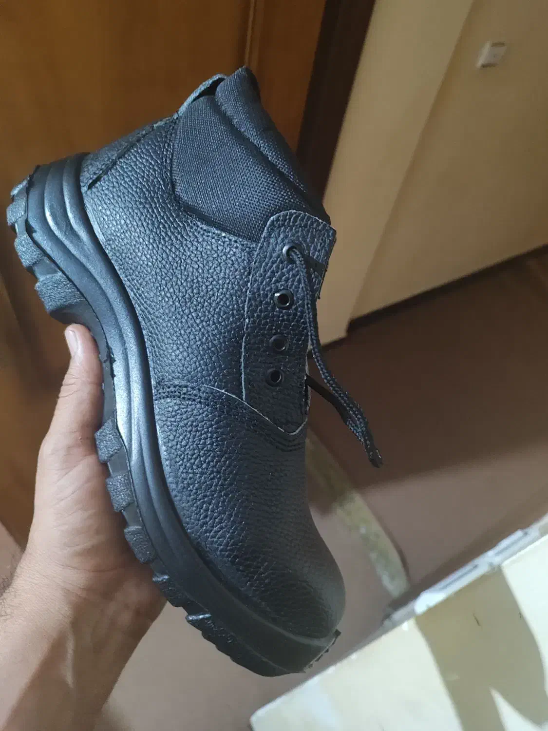 کفش ایمنی|کیف، کفش، کمربند|شهرکرد, |دیوار