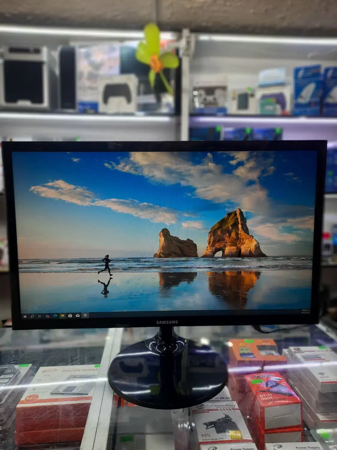 مانیتور SAMSUNG 22INCH با جعبه و مهلت تست|قطعات و لوازم جانبی رایانه|تهران, امامت|دیوار