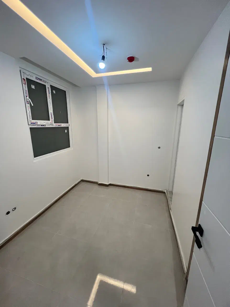 ۸۵ متر تکواحدی پارکینگ اصلی افسریه والفجر