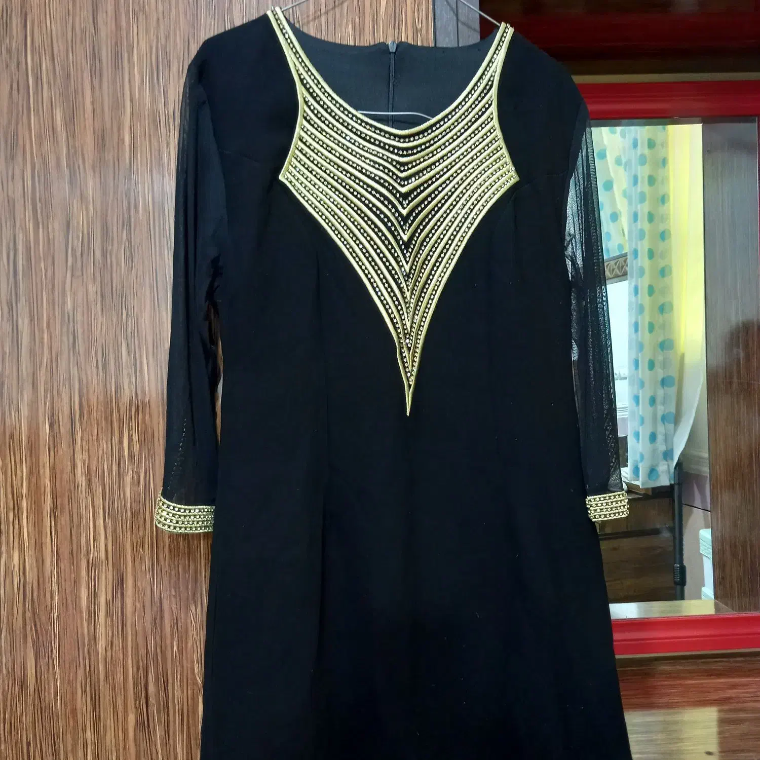 لباس مجلسی|لباس|مسجد سلیمان, |دیوار