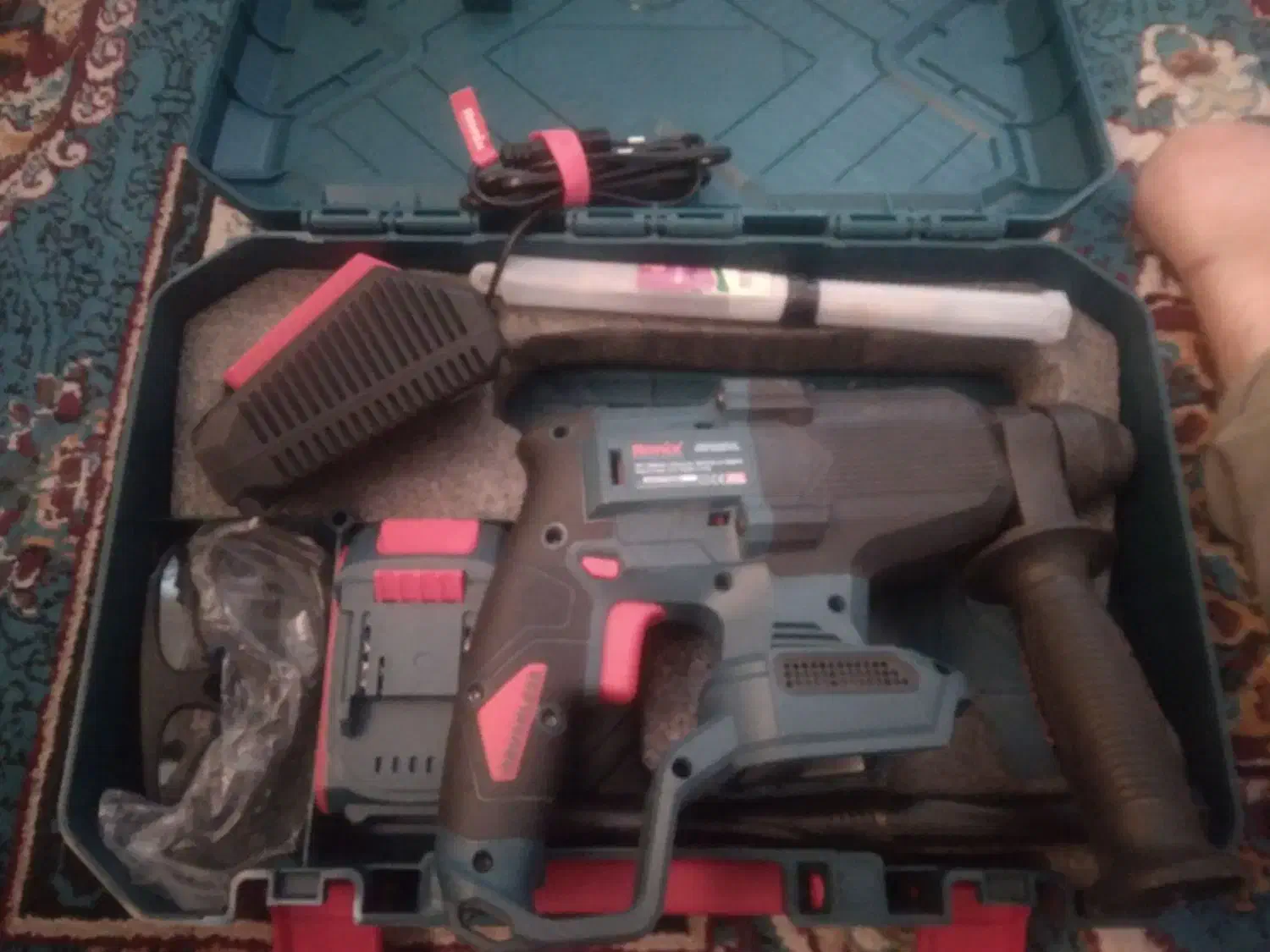 دیلرچکشی چهارکاره|ابزارآلات|لاهیجان, طالقانی|دیوار