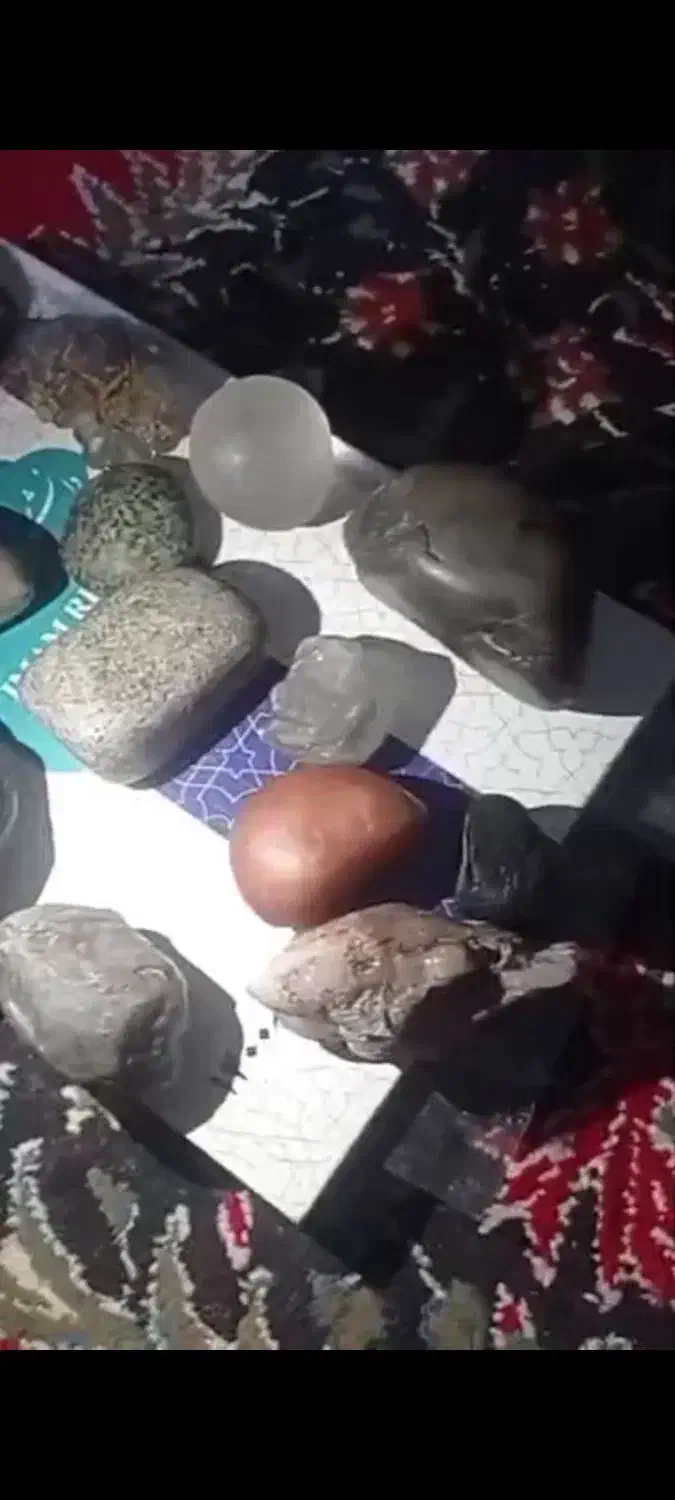 سنگ تعدادی سنگ دزدیده شده|اشیا|مشهد, خواجه ربیع|دیوار