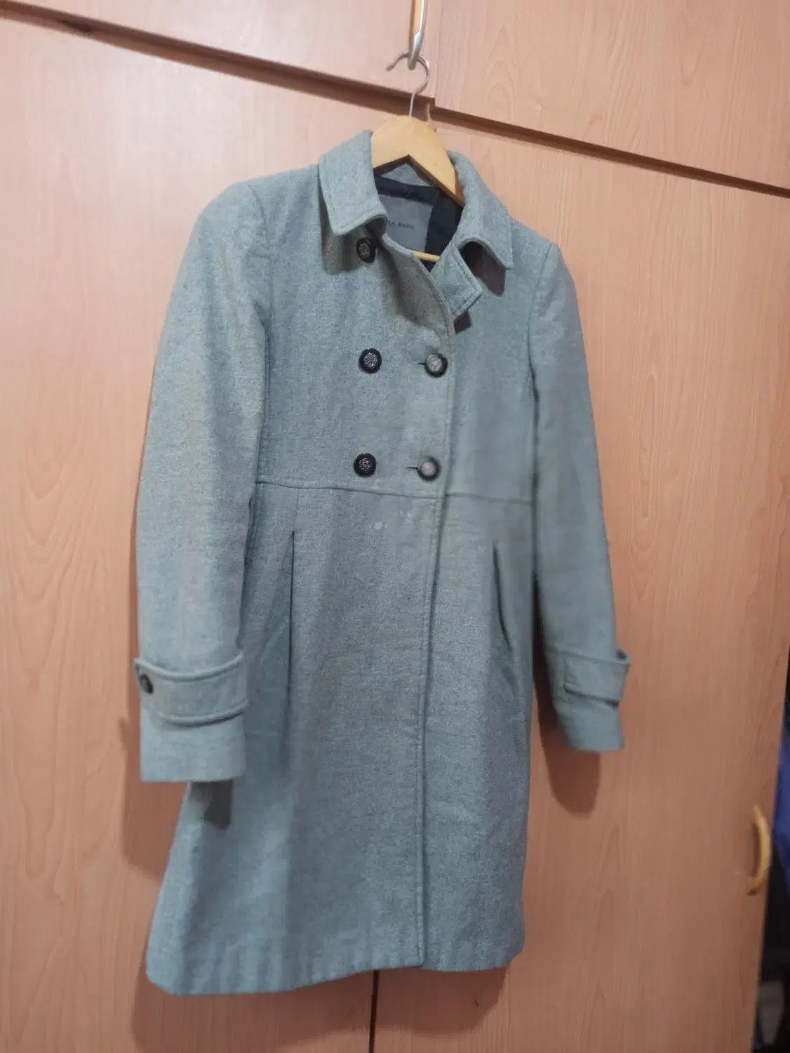 پالتو|لباس|اصفهان, ناصرخسرو|دیوار