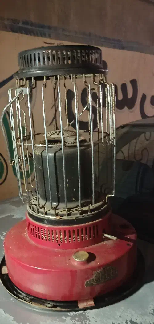 چراغ نفتی قدیمی|کلکسیون اشیاء عتیقه|شهرکرد, |دیوار