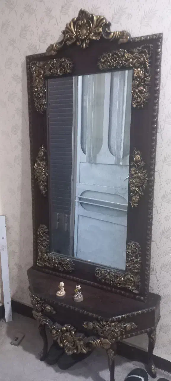 ست سه تیکه|بوفه، ویترین، کنسول|دوگنبدان, |دیوار