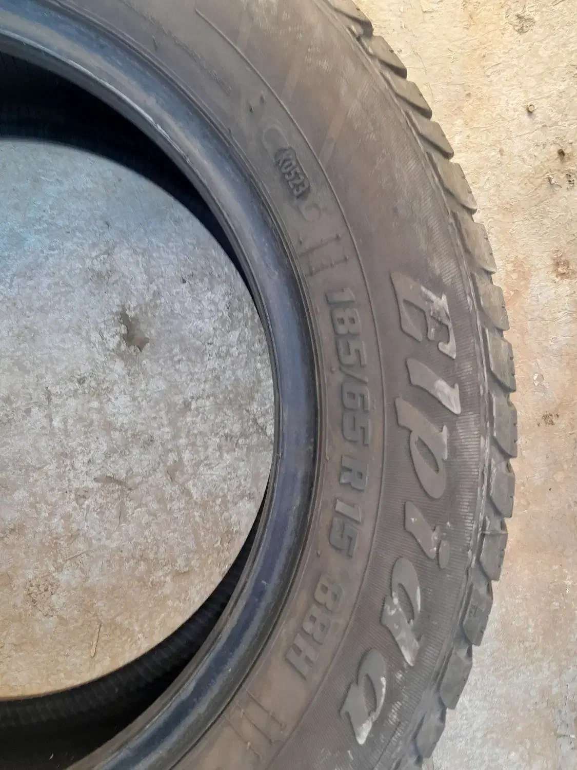 لاستیک  ۱۸۵/۶۵/۱۵ساخت ۲۰۲۳برج۵ بارزتیوپلس میباشد|قطعات یدکی و لوازم جانبی|رباط‌کریم, رباط‌کریم|دیوار