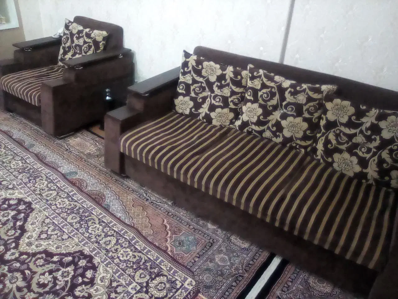 مبل ۶ نفره راحتی همراه میز عسلی|مبلمان خانگی و میز عسلی|اردبیل, |دیوار