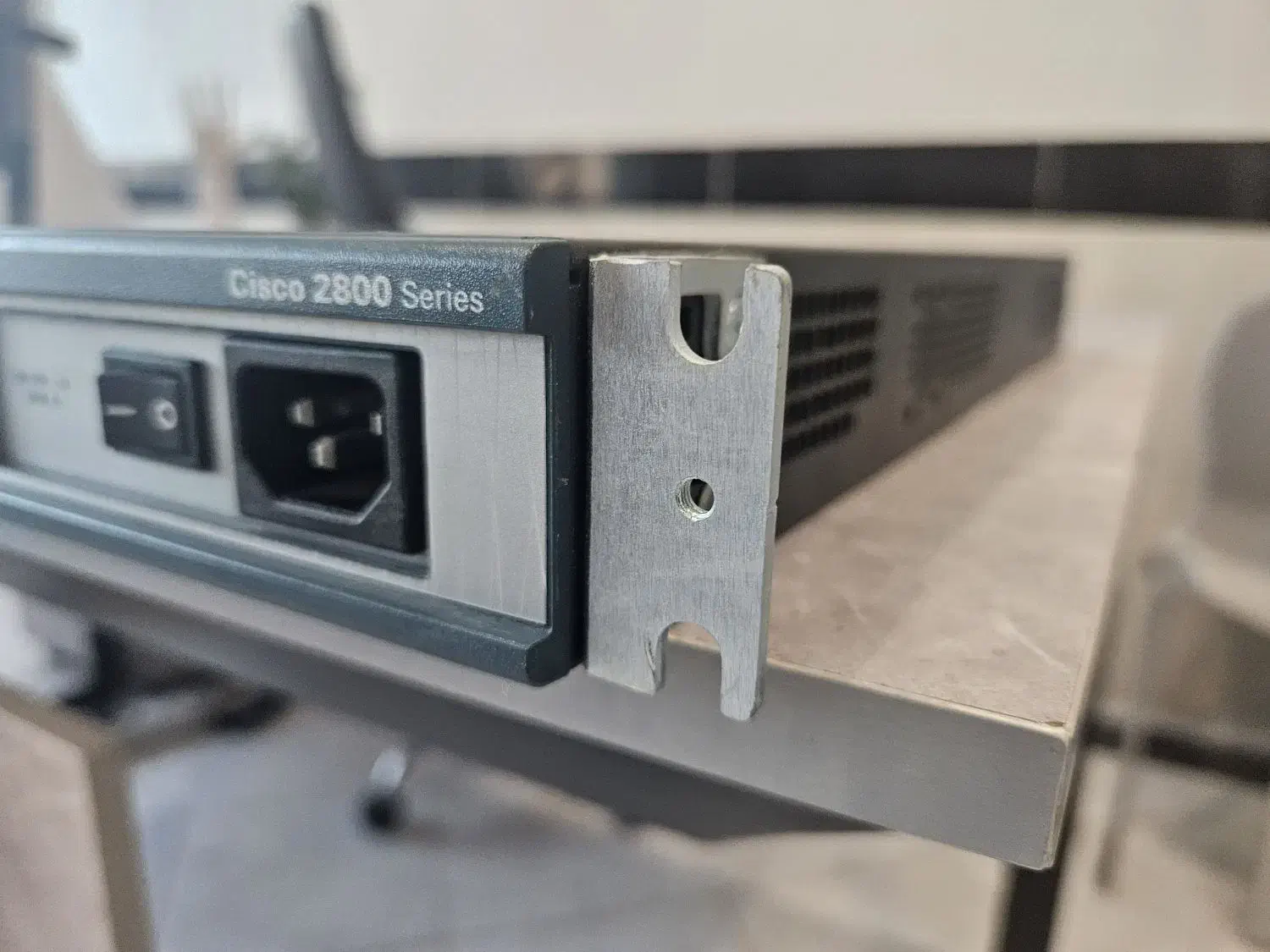 روتر CISCO 2811|مودم و تجهیزات شبکه|مشهد, عامل|دیوار