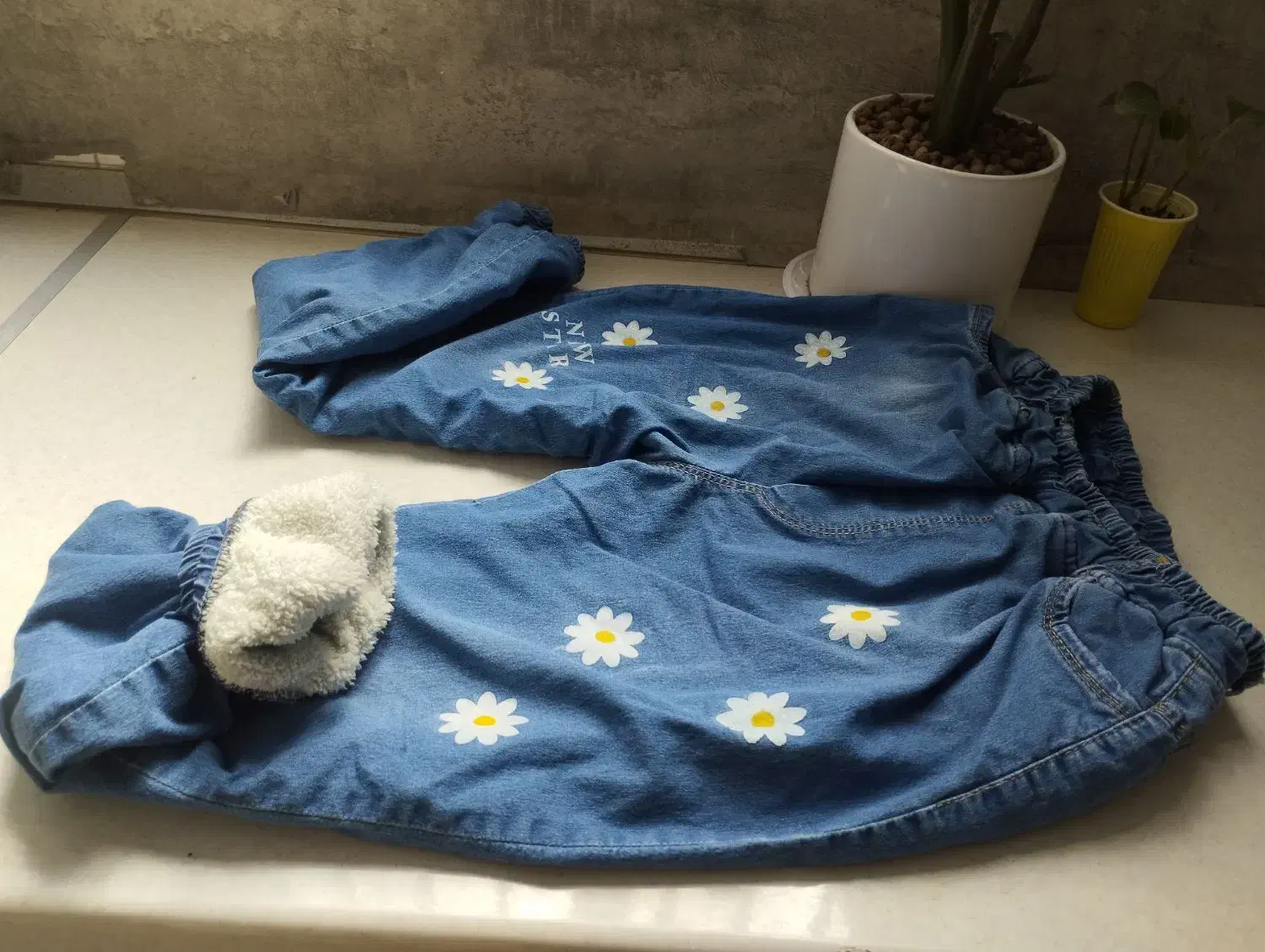 شلوار لی توکرک گرم تمیزدر حد نو مناسب 8 تا9 سال|کفش و لباس بچه|بیرجند, |دیوار