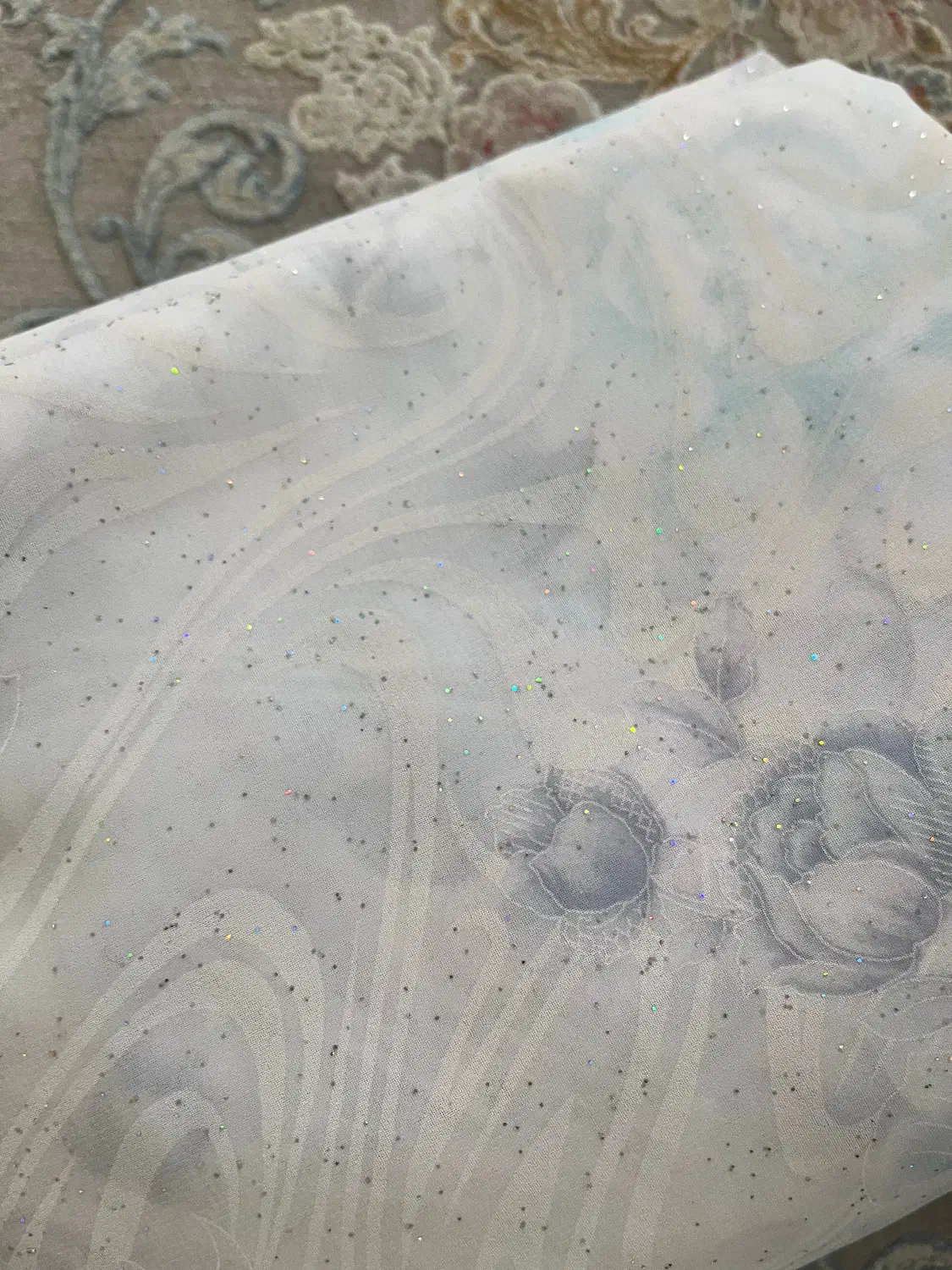 چادر سفید|لباس|دماوند, گیلاوند|دیوار