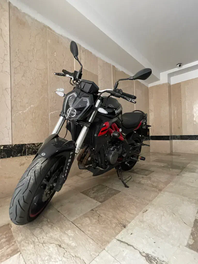 بنلی جفت ۴۰۱ با لوازم (کلاه و لباس)|موتورسیکلت|تهران, مرزداران|دیوار